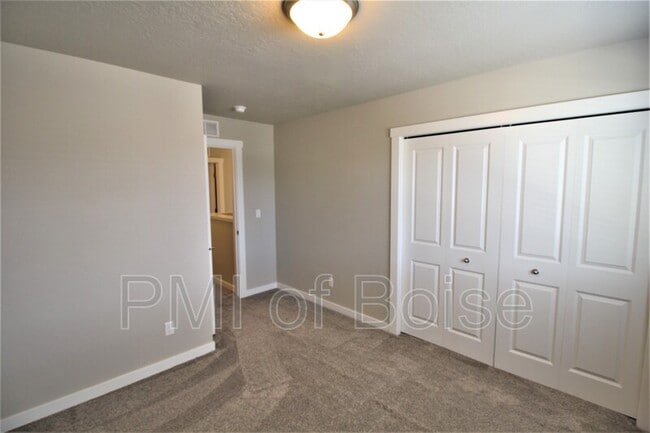 Building Photo - 2080 S Hills Ave.