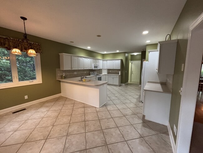 Building Photo - 285 Merion Cir