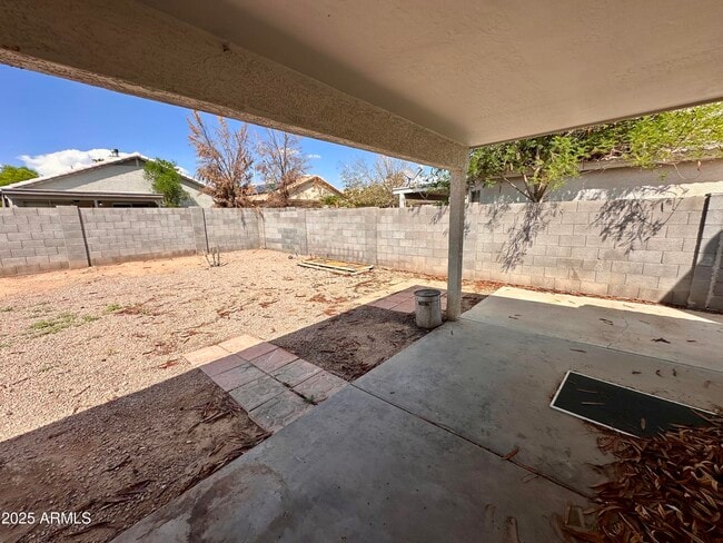 Building Photo - 866 E Morelos St