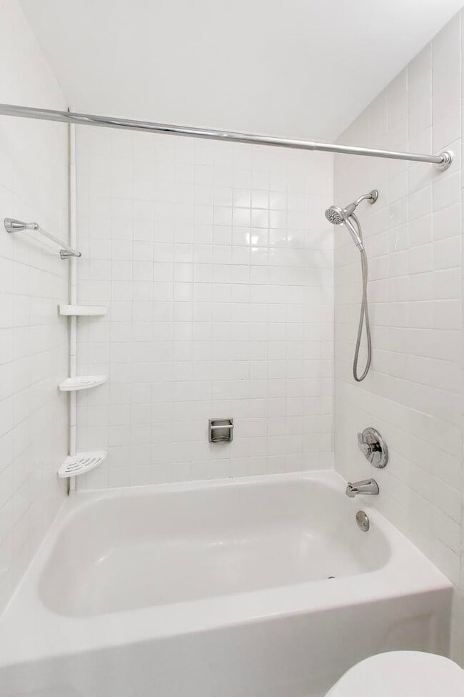 Building Photo - 6340 Americana Dr