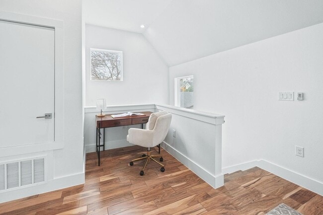 Building Photo - 1218 Eleanor St