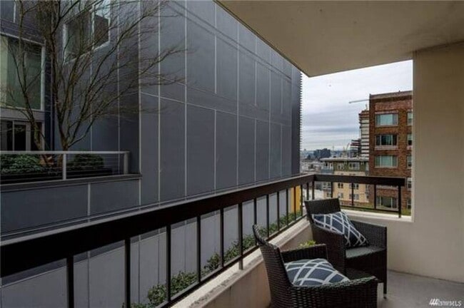 Building Photo - 2201 3rd Ave