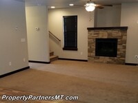 Building Photo - *** Modern *** 3 Bed 2.5 Bath Townhouse