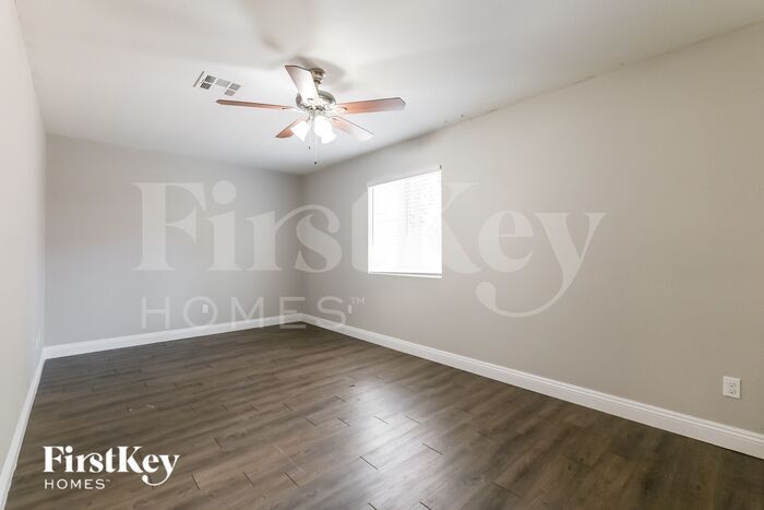 Building Photo - 1742 La Cruz Dr