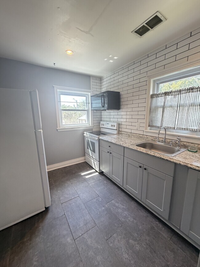 Building Photo - 1315 Seiler Ave