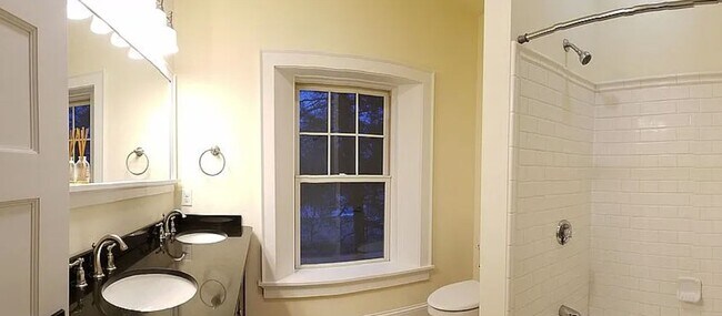 Building Photo - 14 Gray St