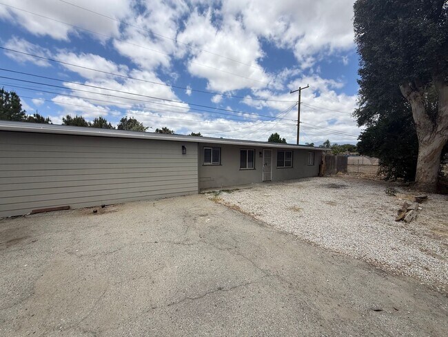 Building Photo - 40360 Mayberry Ave