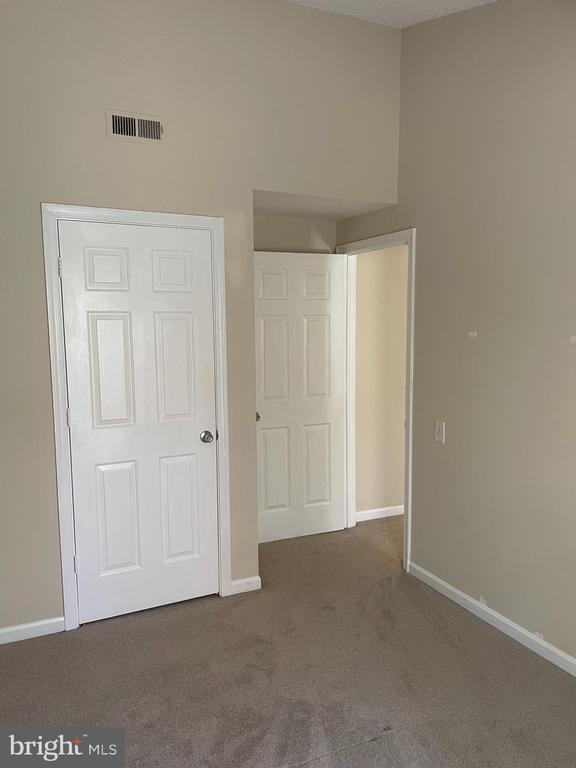 Building Photo - 7140 Westfield Ct