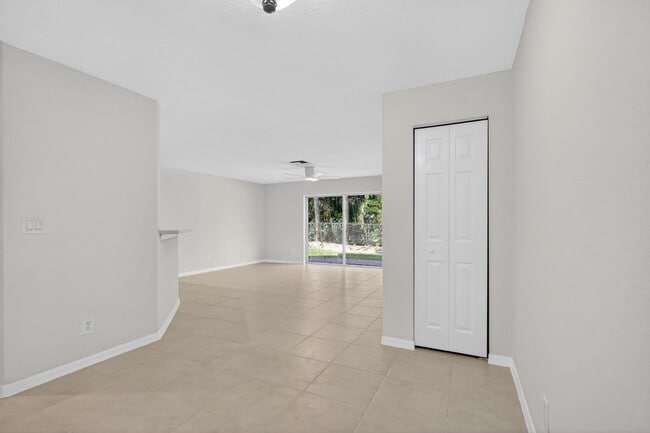 Building Photo - 16218 Sierra Palms Dr