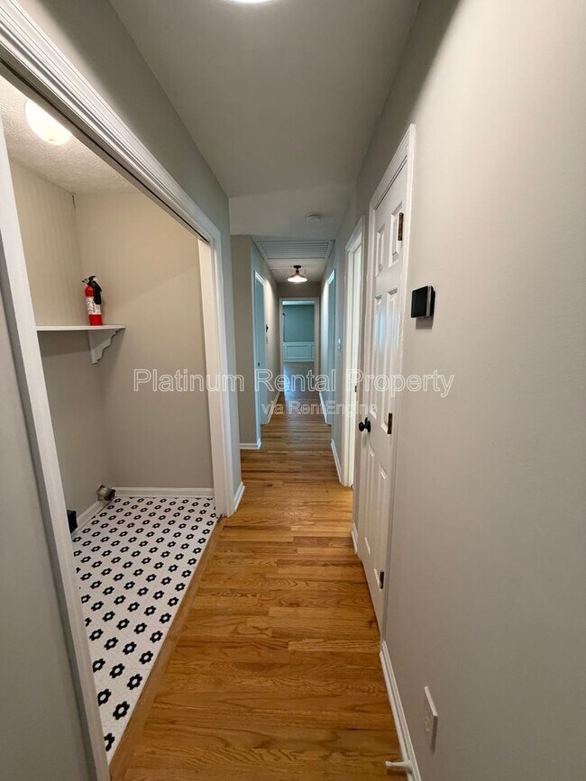 Building Photo - 467 Lees Trace SW