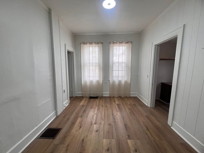 Building Photo - 857 Fairmount St SE