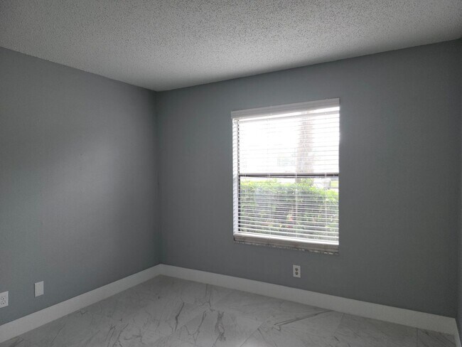 Building Photo - 2260Casc107