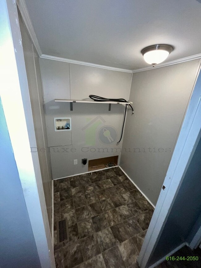 Building Photo - 3 Bedroom Mobile Home! Available NOW! Middleburry!