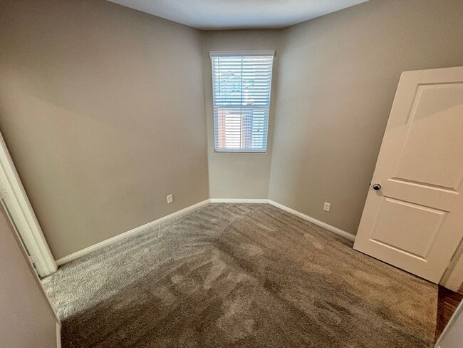 Building Photo - Beautifully Upgraded Single-Story 2BED/2BA...