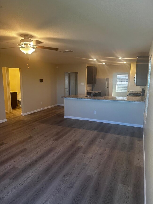 Building Photo - 15027 Harbor Lndg