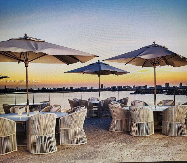 Building Photo - 700 NE 24th St