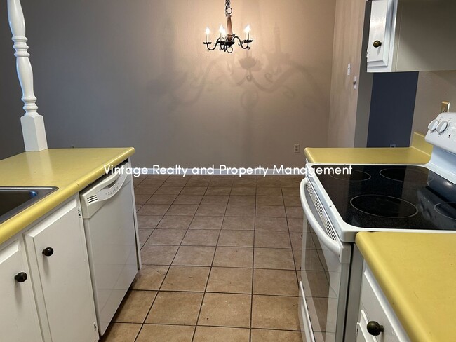 Building Photo - Back On The Rental Market Nice Cozy 3 Bedroom Half Plex Home!!!