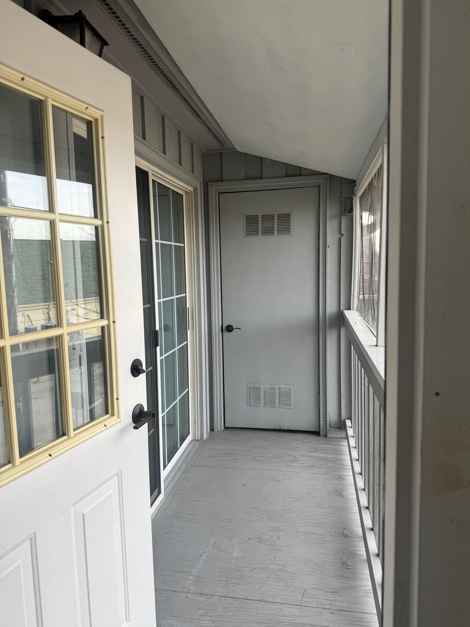 Building Photo - 104 Meadow Park Ln