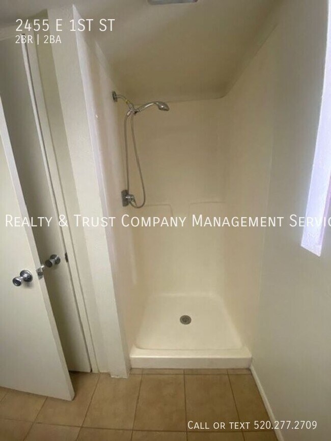 Building Photo - 2455 E 1st St