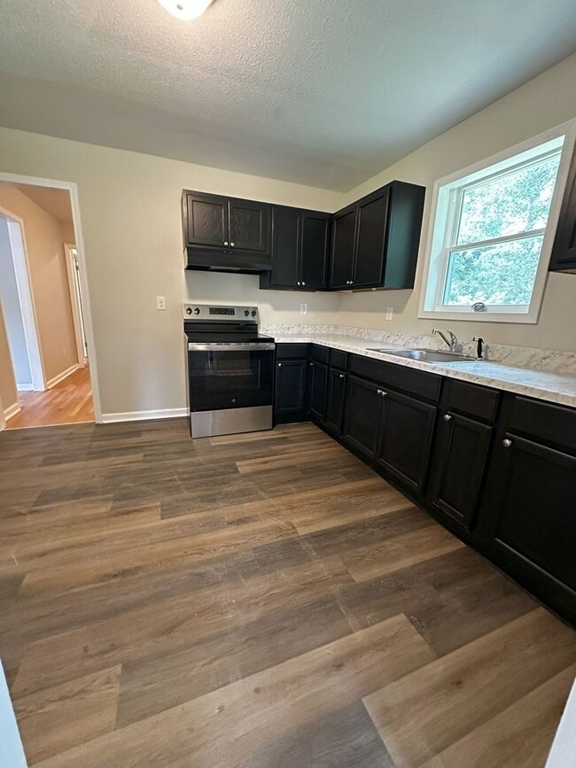 Building Photo - 3 Bedroom 1 Bath Home