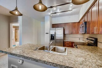 Building Photo - SPACIOUS 1-BEDROOM APARTMENT FOR RENT IN DOWNTOWN BALLARD!