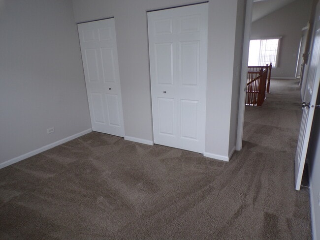 Building Photo - 583 S Parkside Dr