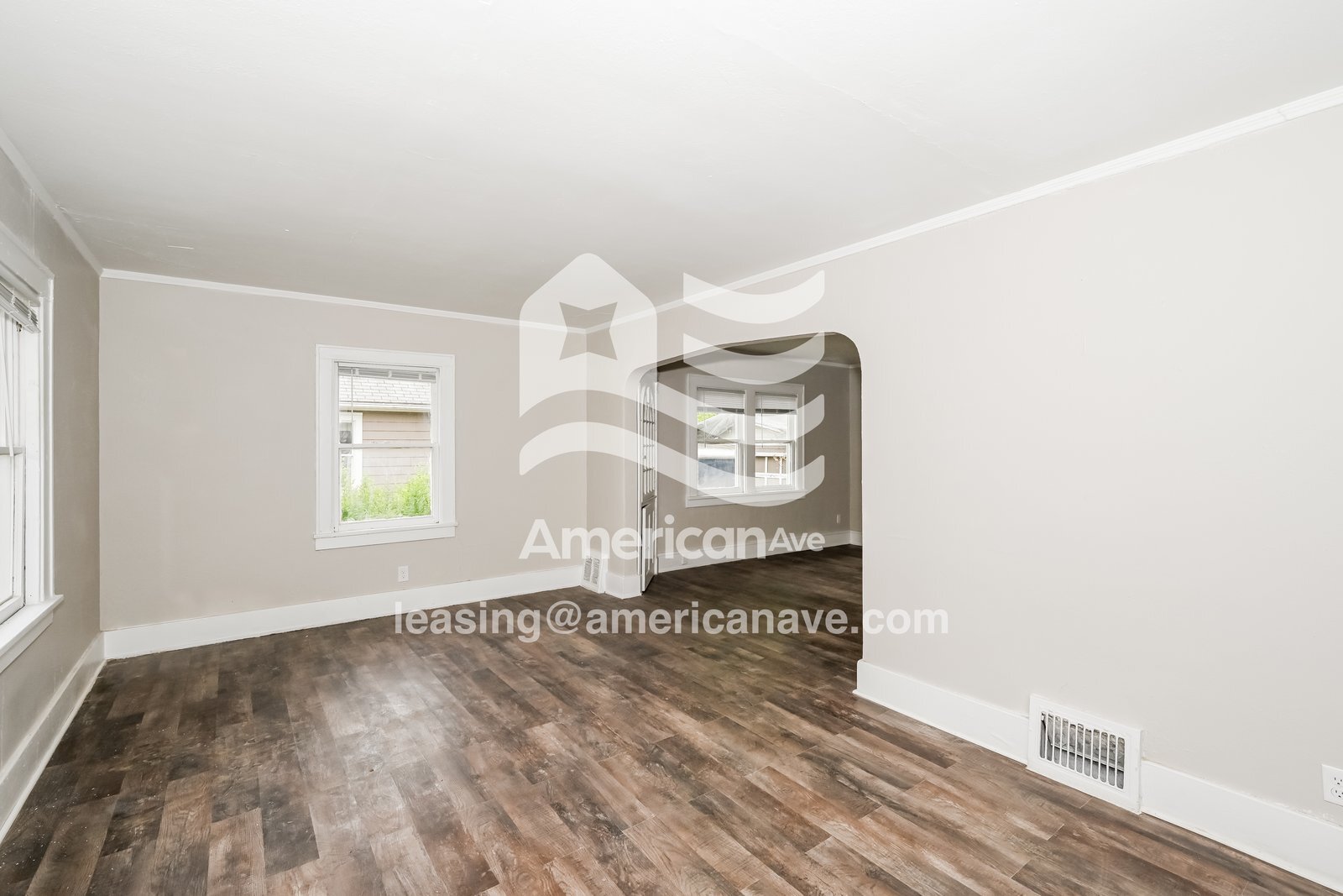 Building Photo - 2114 W Callender Ave