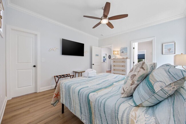 Building Photo - All Inclusive Seasonal Rental in the Beaut...