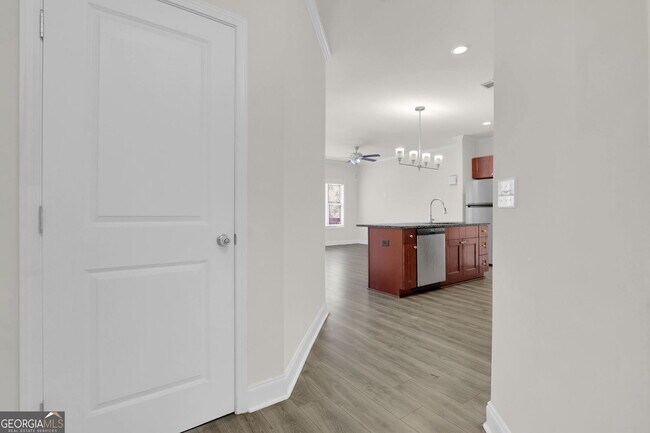 Building Photo - 232 Cashes Dr
