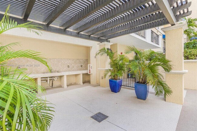 Building Photo - 8395 SW 73rd Ave