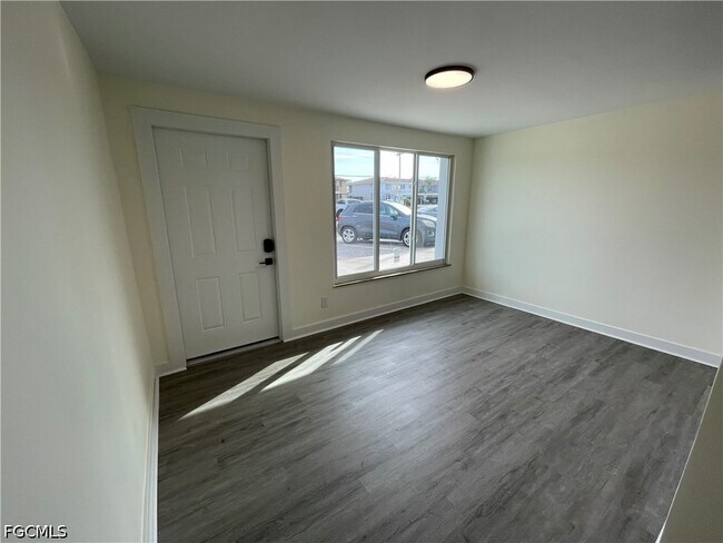 Building Photo - 233 Cape Coral Pkwy E