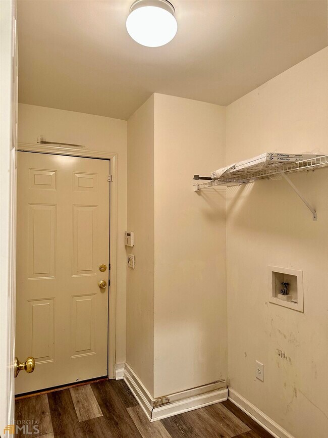 Building Photo - 8595 River Walk Landing