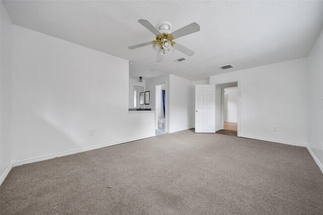 Building Photo - 501 Desert Aire Dr