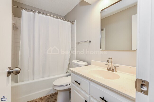 Building Photo - Recently renovated and highly desirable 4 bedroom / 2.5 bath home with 2,028 sq ft of space!