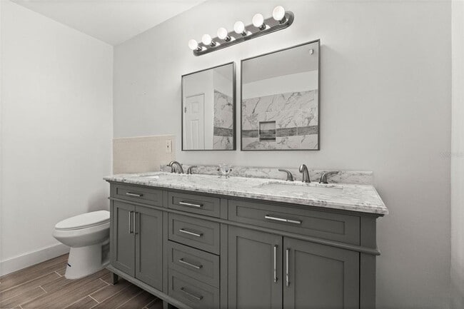 Building Photo - 710 116th Ave