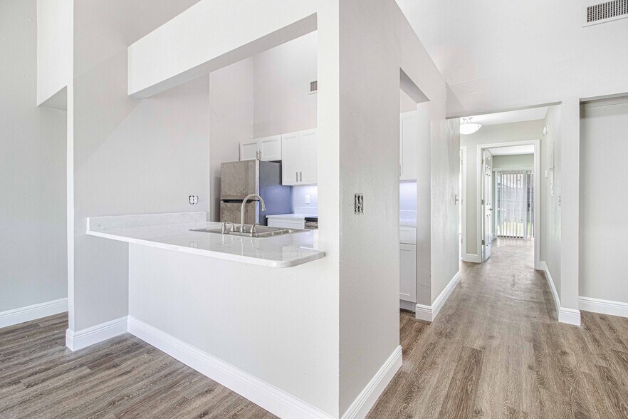 Building Photo - 4111 SE 22nd Ave