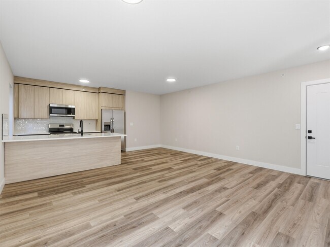 Building Photo - 304 61st St