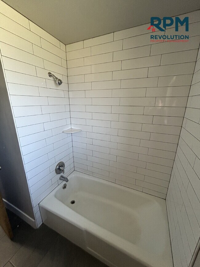 Building Photo - Charming 2-Bed in Washington Terrace