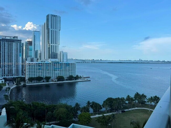 Building Photo - 1900 N Bayshore Dr