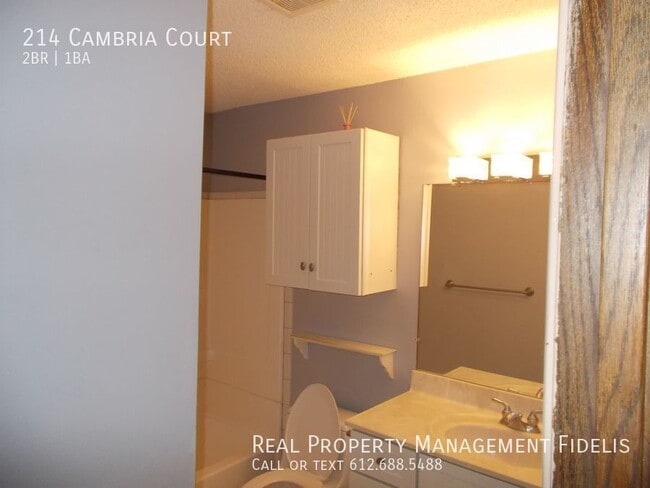 Building Photo - 2 Bedroom, 1 Bathroom Townhome in Woodbury