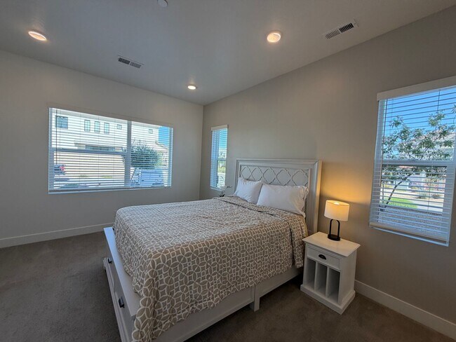 Building Photo - 5801 S Garnet Dr