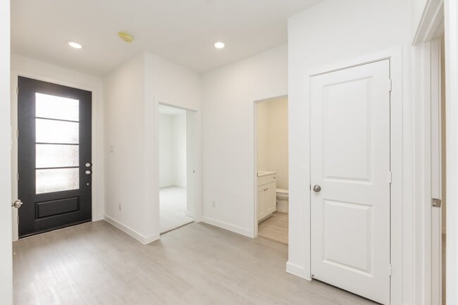 Building Photo - 31726 Wild Mdw Dr