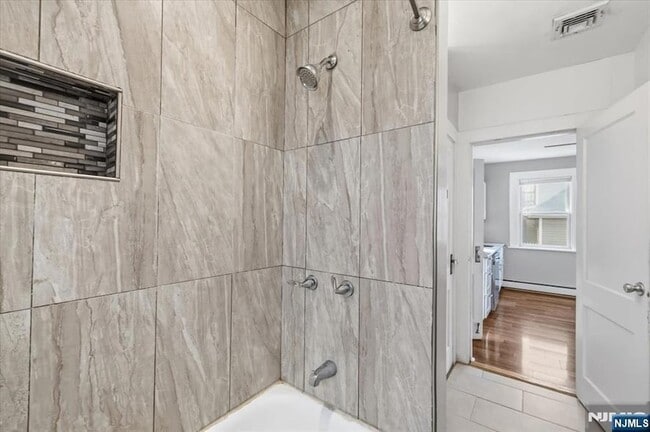 Building Photo - 79 Lincoln Ave