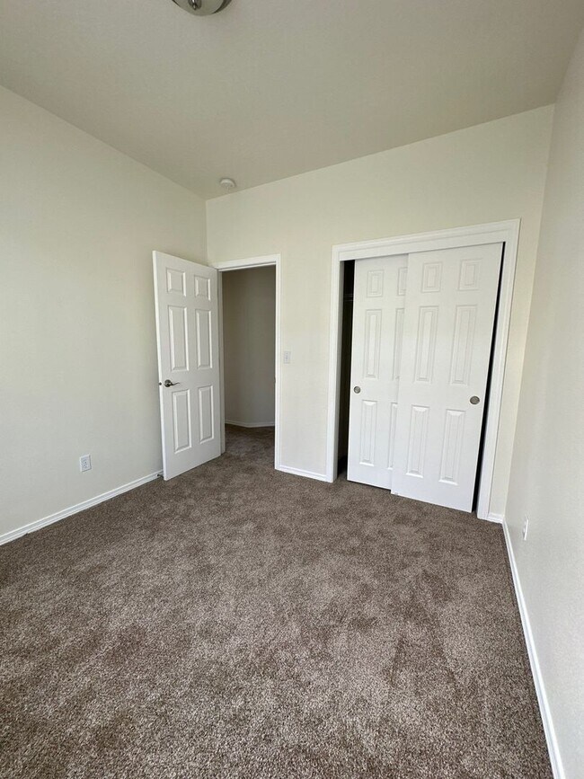 Building Photo - 5096 Larch Ln
