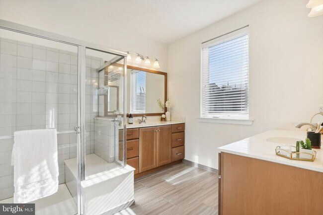 Building Photo - 506 Lakeview Ct