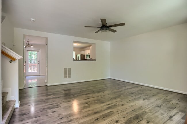 Building Photo - Contemporary Living At It's Finest in Lovely Owings Mills!!