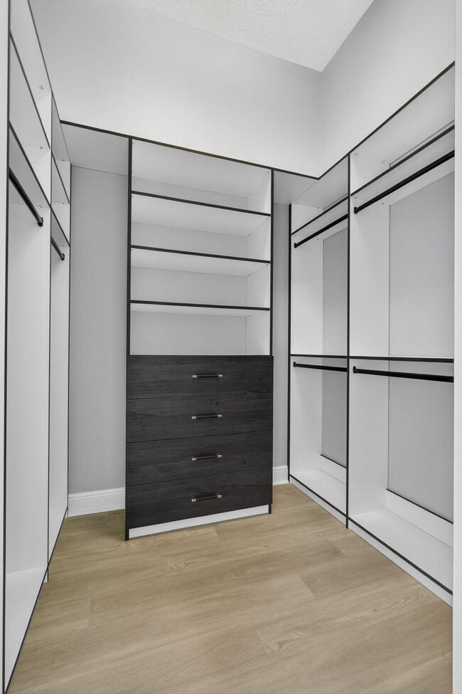 Building Photo - 2162 Stotesbury Way