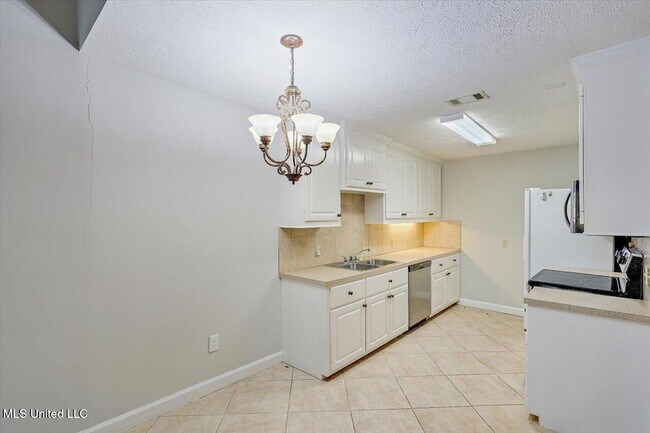 Building Photo - 200 Woodgreen Dr