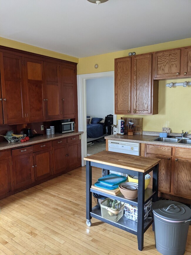 Kitchen - 1534 Jefferson St NE
