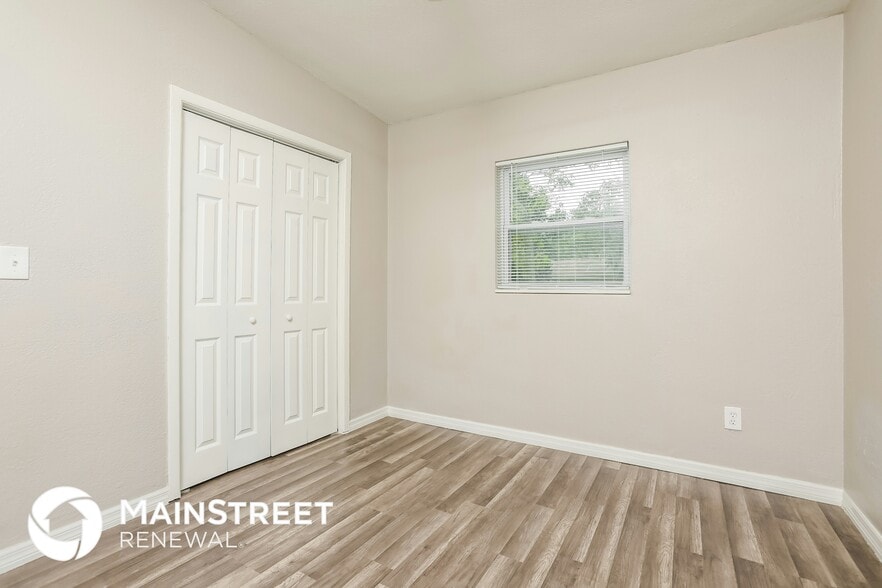 Building Photo - 5325 Bonnie Brae Cir